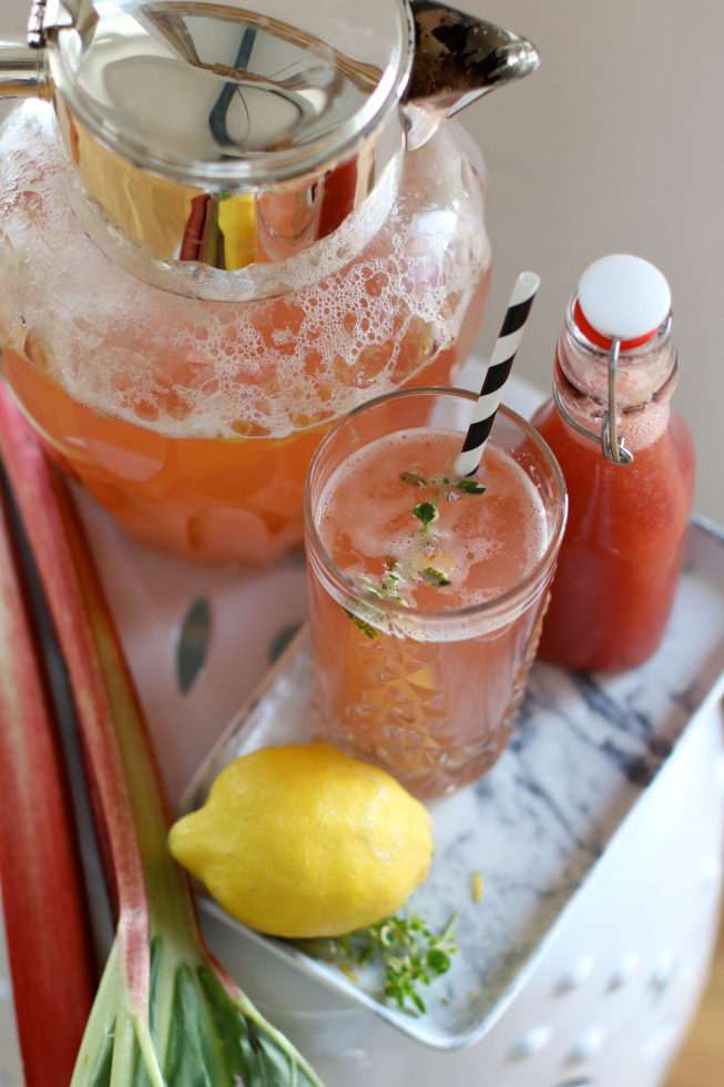 Rhababerlimonade mit Zitronenthymian