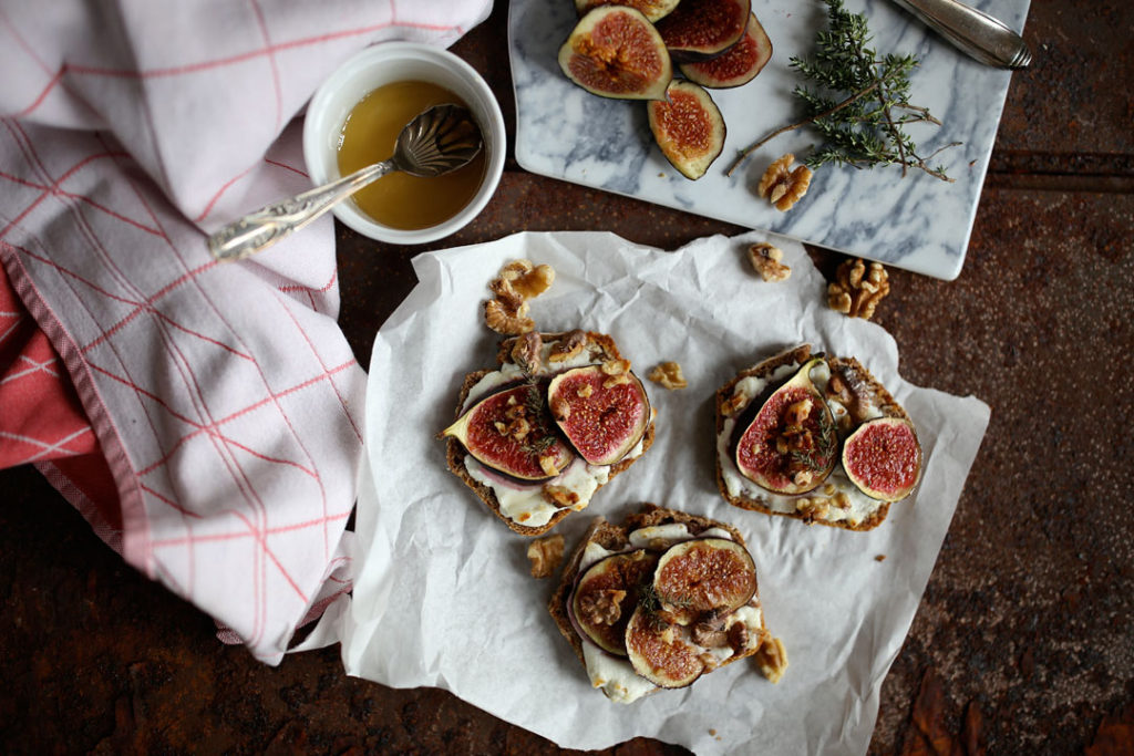 Ofenbrot mit Feigen, Ziegenkäse und Honig - Pieces of Mariposa Ofenbrot mit Feigen, Ziegenkäse und Honig - Pieces of Mariposa