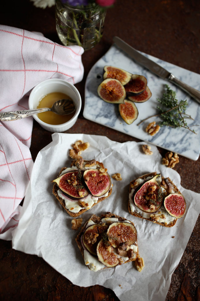 Ofenbrot mit Feigen, Ziegenkäse und Honig - Pieces of Mariposa
