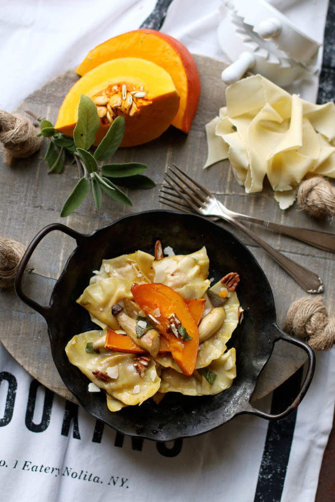 Kürbisravioli mit Salbei und Kräuterseitlingen - Pieces of Mariposa