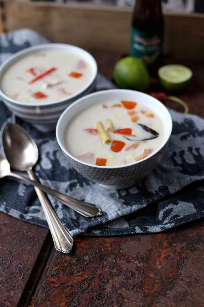 Tom Kha Gai Suppe – Thailändische Hühnersuppe Mit Kokosmilch - Pieces ...