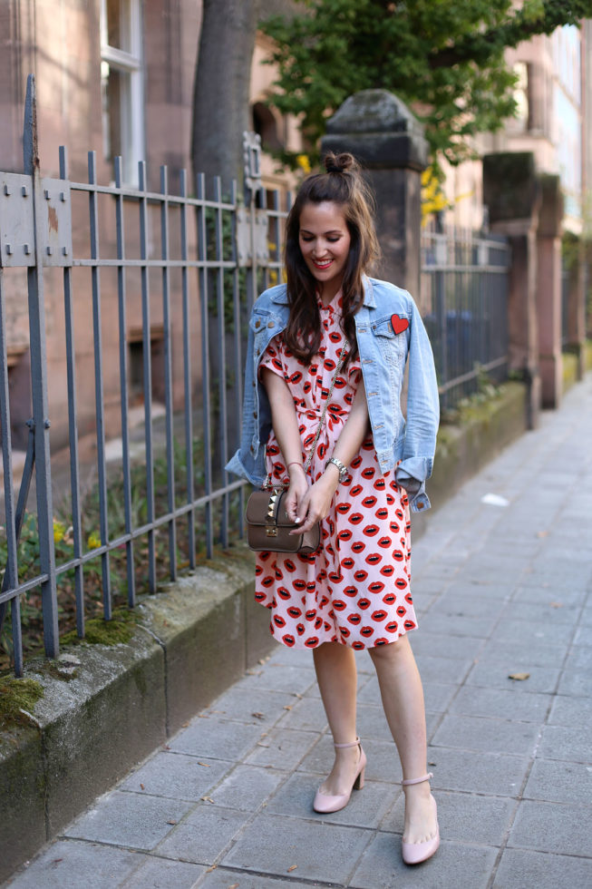 Kiss Kiss, Bang Bang, Frühlingslook mit Kleid von Fabienne Chapot