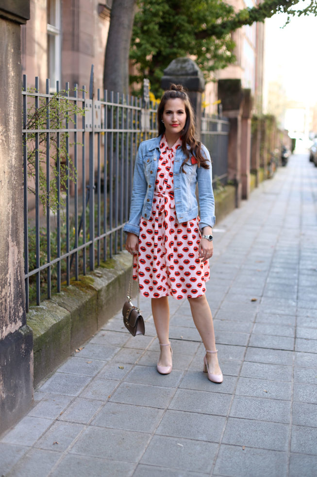 Kiss Kiss, Bang Bang, Frühlingslook mit Kleid von Fabienne Chapot 