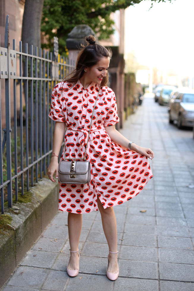 Kiss Kiss, Bang Bang, Frühlingslook mit Kleid von Fabienne Chapot 