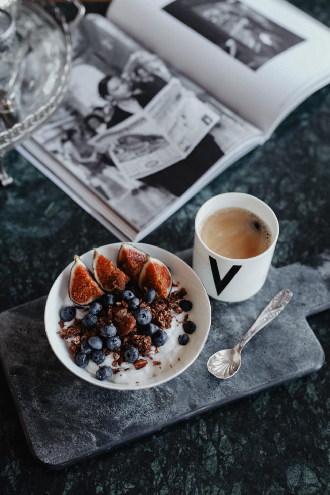 Gesundes Frühstück: Selbstgemachtes Schokoladen-Granola