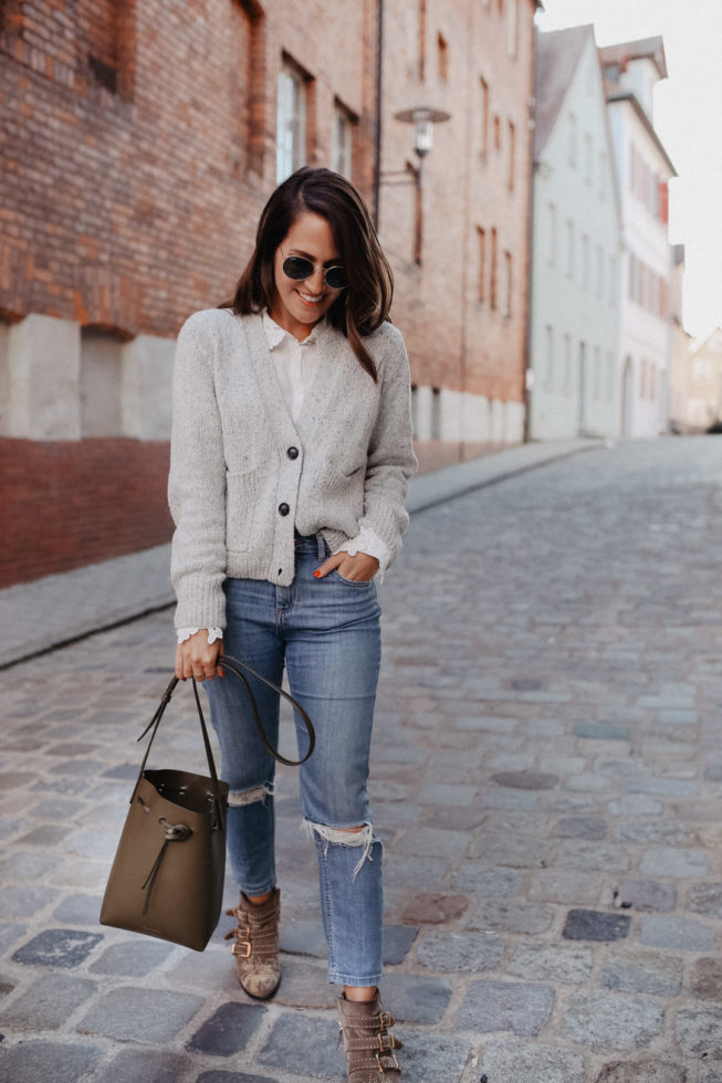 Bereit Für Den Frühling - Frühlingslook mit Spitzenbluse und Strick-Cardigan