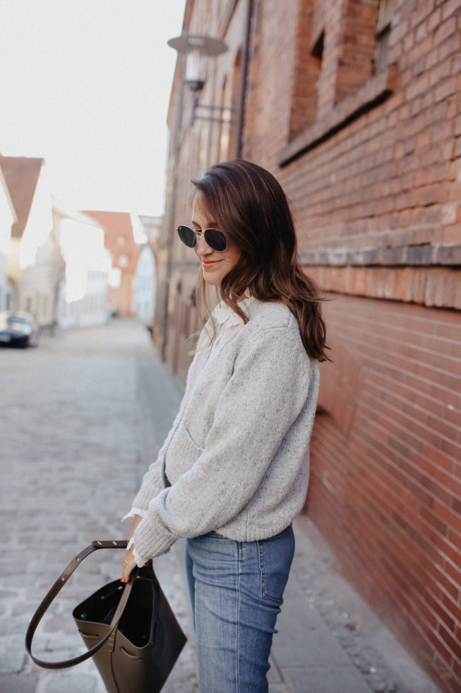 Bereit Für Den Frühling - Frühlingslook mit Spitzenbluse und Strick-Cardigan