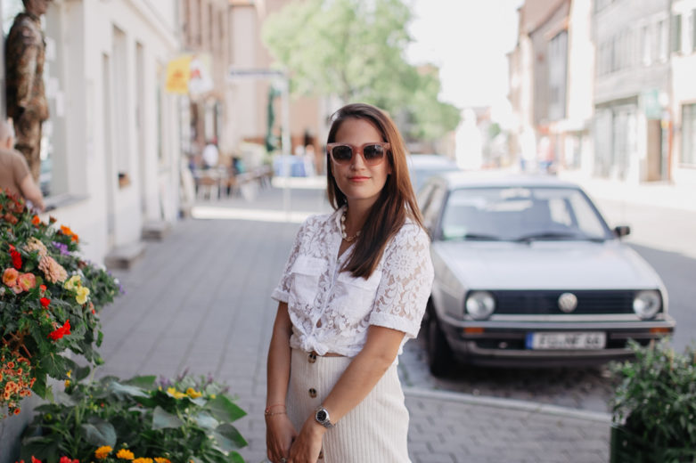 Summer Neutrals, Sommerlook in Beige und Weiß