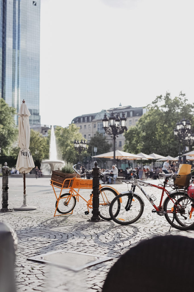 Opernplatz Frankfurt an einem Spätsommertag