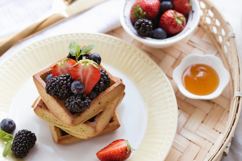 Avocado Waffeln mit Beeren