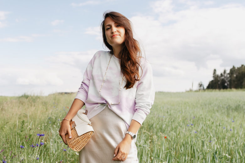 Frühlingslook mit Batik Sweatshirt