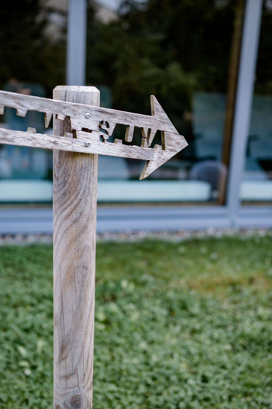 Momentan stellen sich viele die Frage: In den Ferien wegfahren, oder doch lieber daheim bleiben? Da ist so ein Tag in der Natur, samt kleiner Wanderung und ein anschließender Gang in die Sauna doch genau das Richtige, um abzuschalten. Denn das geht ganz easy in der Heimat. Für alle, die sich fragen, wie und ob Sauna in Corona-Zeiten überhaupt geht, habe ich einen ausführlichen Beitrag auf meinem Lifestyle Blog www.piecesofmariposa.com dazu verfasst.