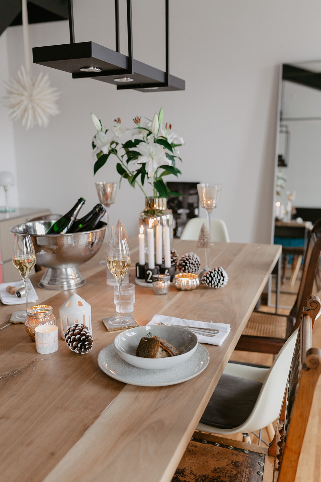Seid ihr noch auf der Suche nach einer Essensidee für Weihnachten? Wir wäre es z.B. mit einem Thymian Risotto mit gebratener Forelle? Begleitet wird das Menü von einem Glas Nicolas Feuillatte Champagner, denn die Franzosen machen es uns vor & trinken den Schaumwein nicht nur als Aperitiv, sondern als prickelnde Essensbegleitung. Mehr dazu und das Rezept für das Risotto mit Forelle findet ihr auf www.piecesofmariposa.com.