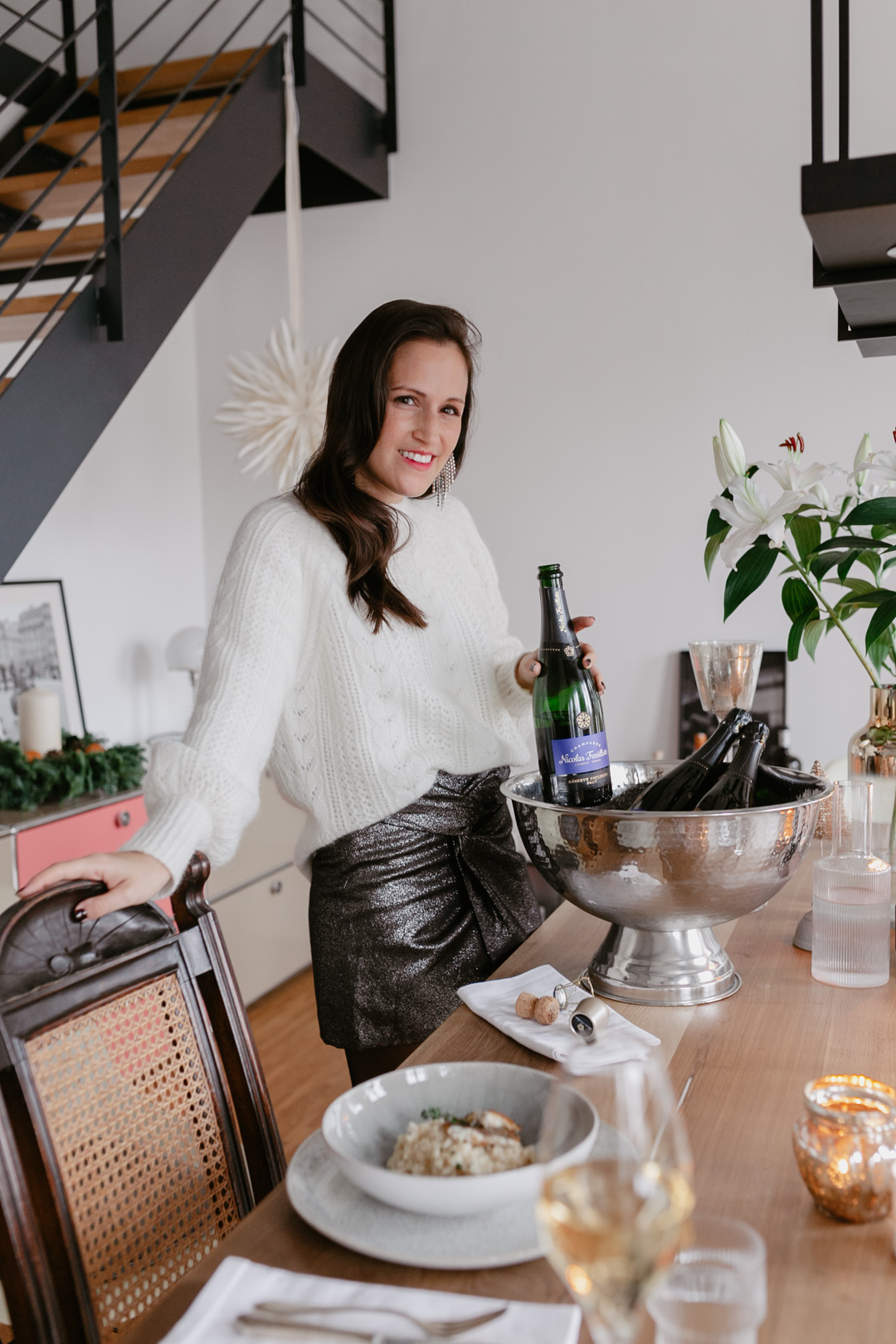 Seid ihr noch auf der Suche nach einer Essensidee für Weihnachten? Wir wäre es z.B. mit einem Thymian Risotto mit gebratener Forelle? Begleitet wird das Menü von einem Glas Nicolas Feuillatte Champagner, denn die Franzosen machen es uns vor & trinken den Schaumwein nicht nur als Aperitiv, sondern als prickelnde Essensbegleitung. Mehr dazu und das Rezept für das Risotto mit Forelle findet ihr auf www.piecesofmariposa.com.