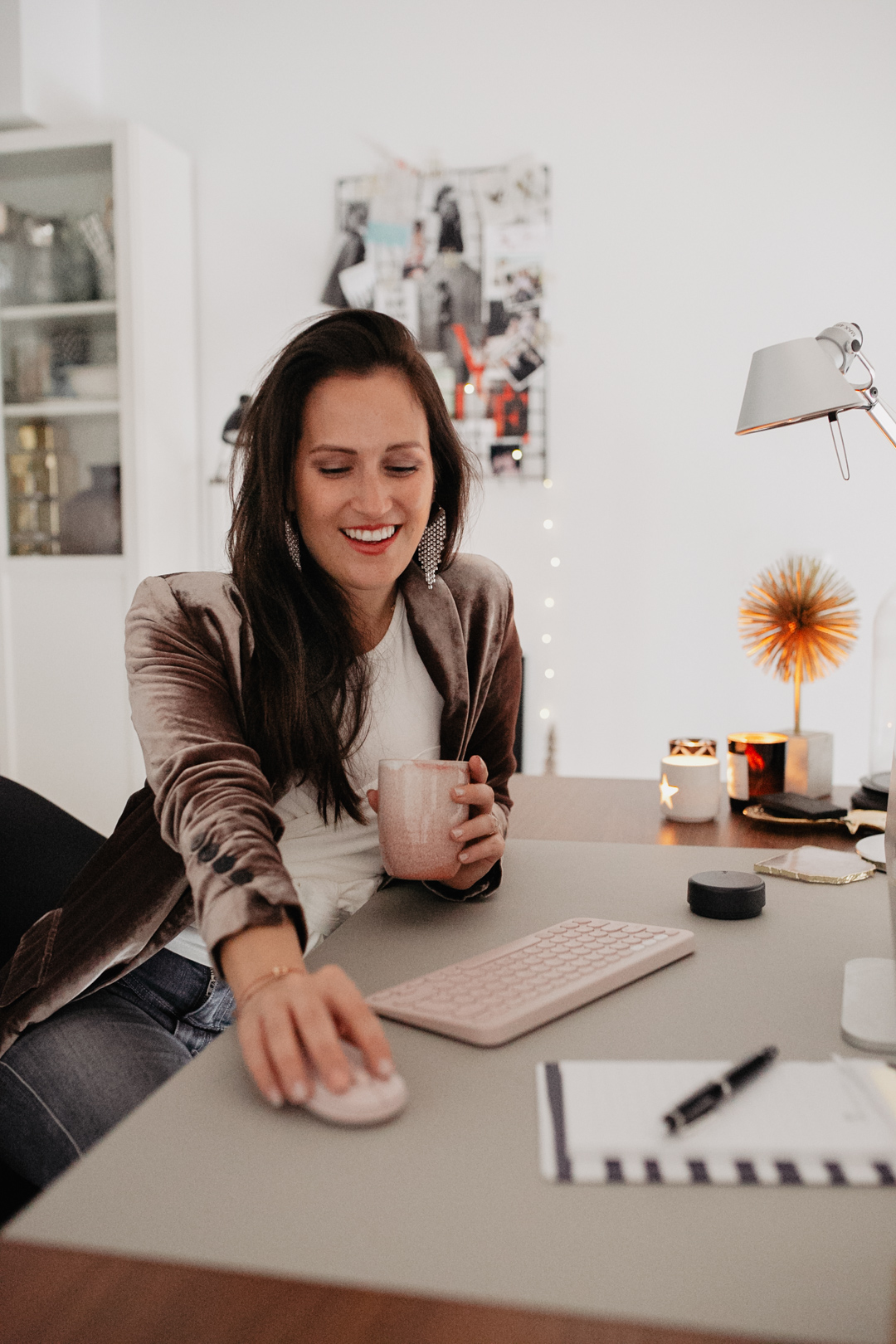 In diesem Jahr haben vermutlich so viele Leute von Zuhause gearbeitet, wie lange nicht. Grund genug, unserem Home Office ein kleines Upgrade zu verpassen, oder? Ich zeige euch heute mein Home Office im Loft.